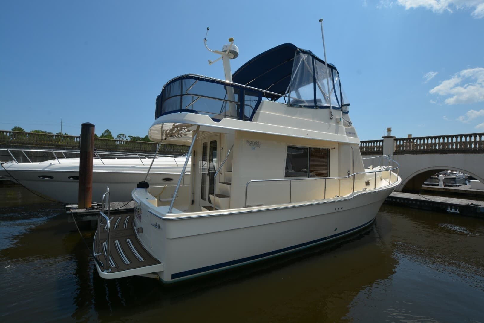2005 Mainship 34 Trawler