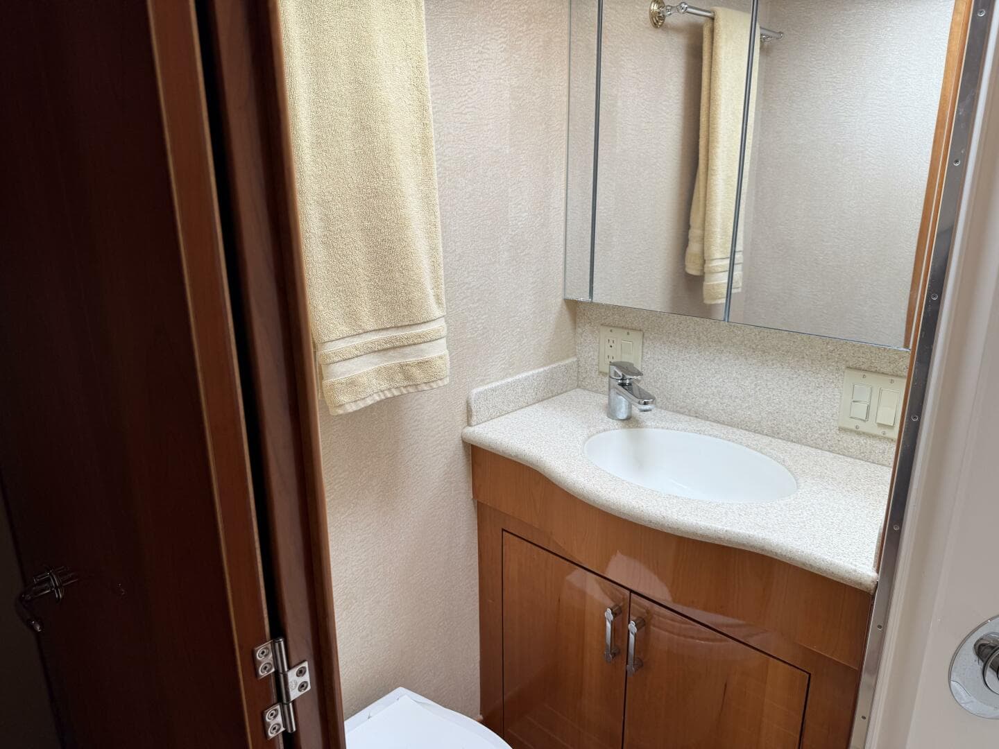 2004 Hatteras 60 Convertible