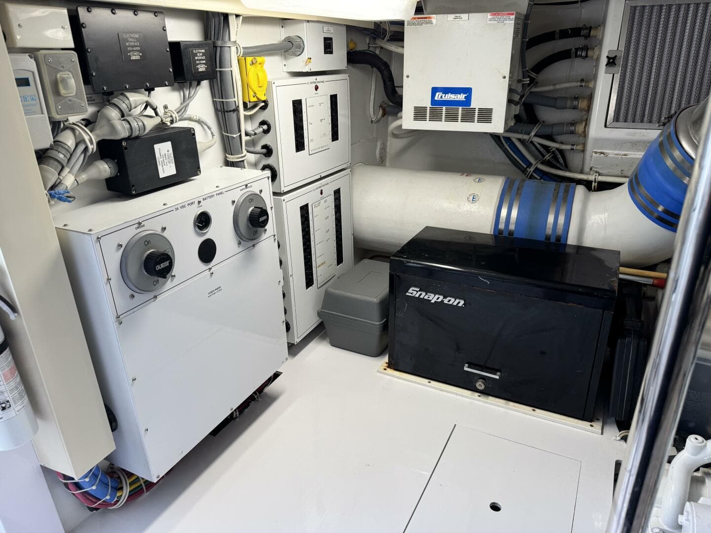 2004 Hatteras 60 Convertible