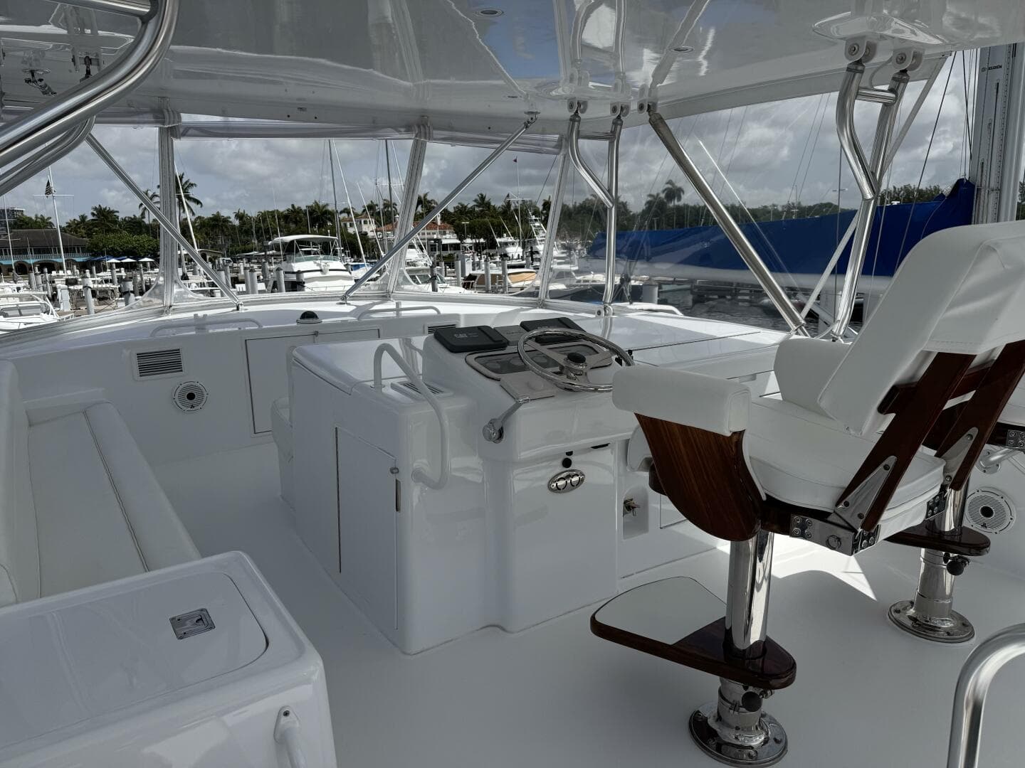 2004 Hatteras 60 Convertible