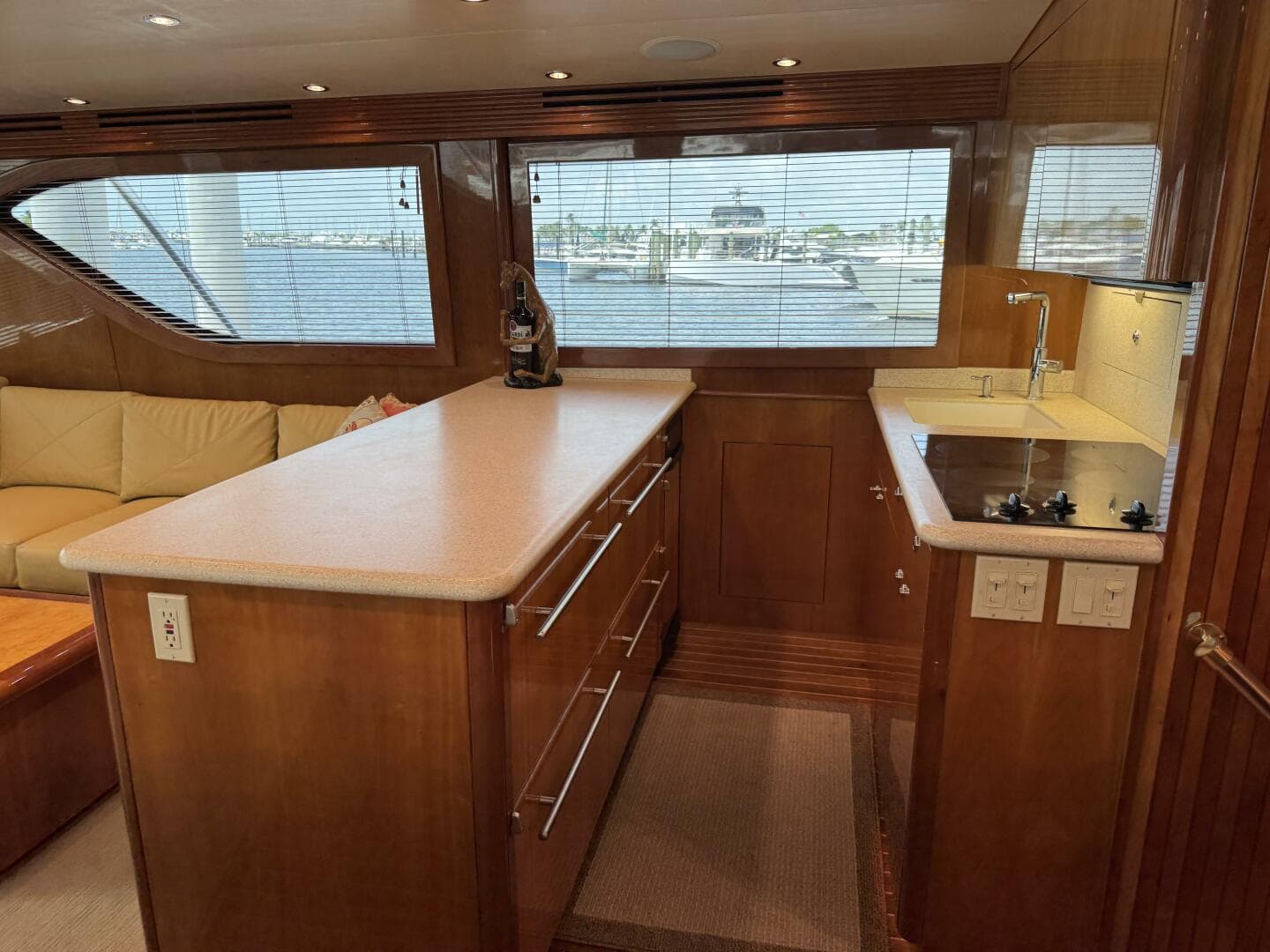 2004 Hatteras 60 Convertible