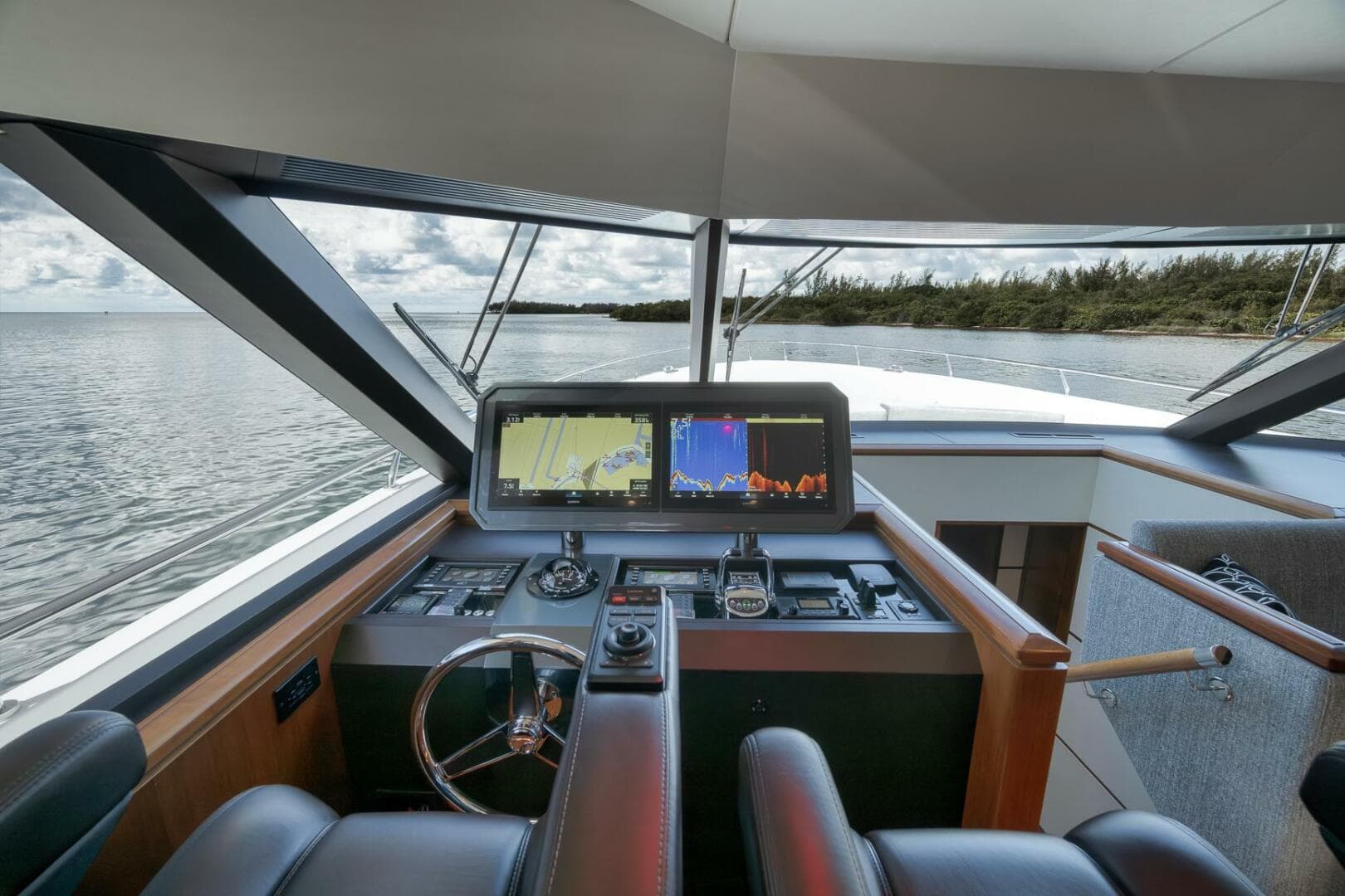 2017 Ocean Alexander 85