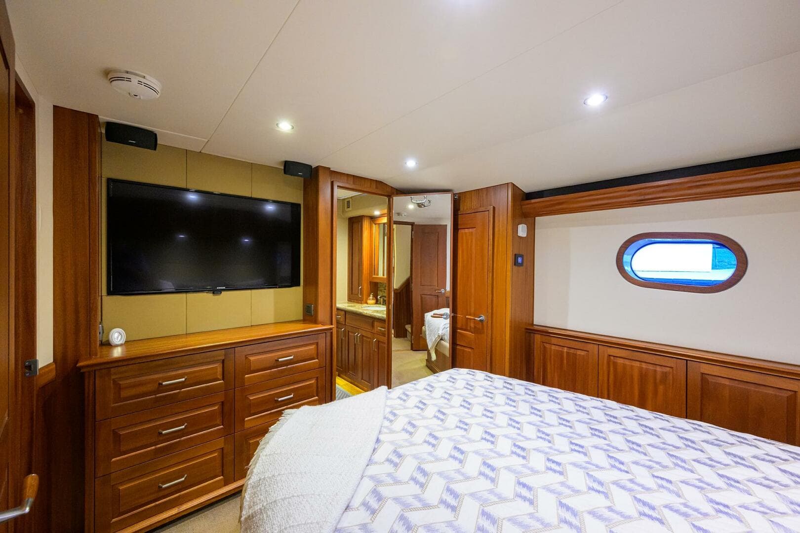 Hatteras 63 Reelin N Dealin - Interior Master Stateroom