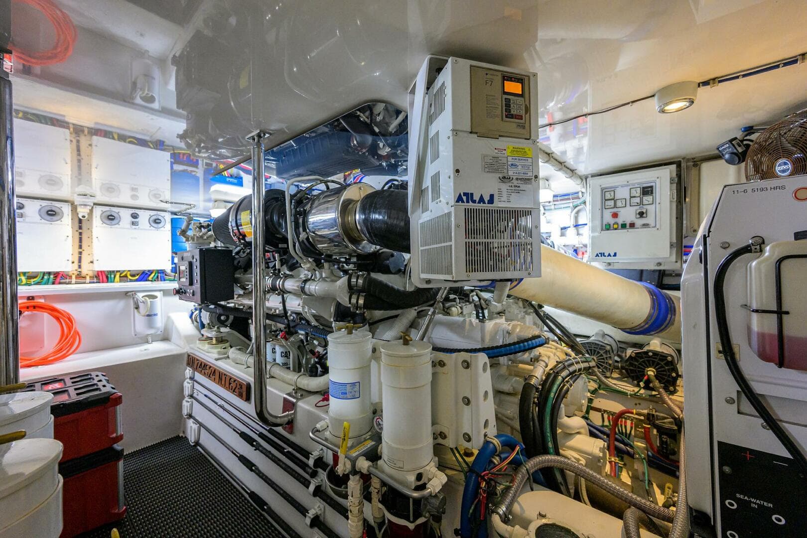 Hatteras 63 Reelin N Dealin - Engine Room