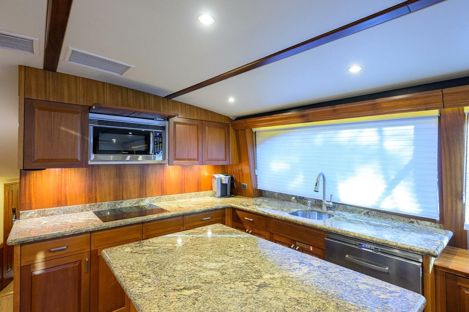 Hatteras 63 Reelin N Dealin - Interior Galley
