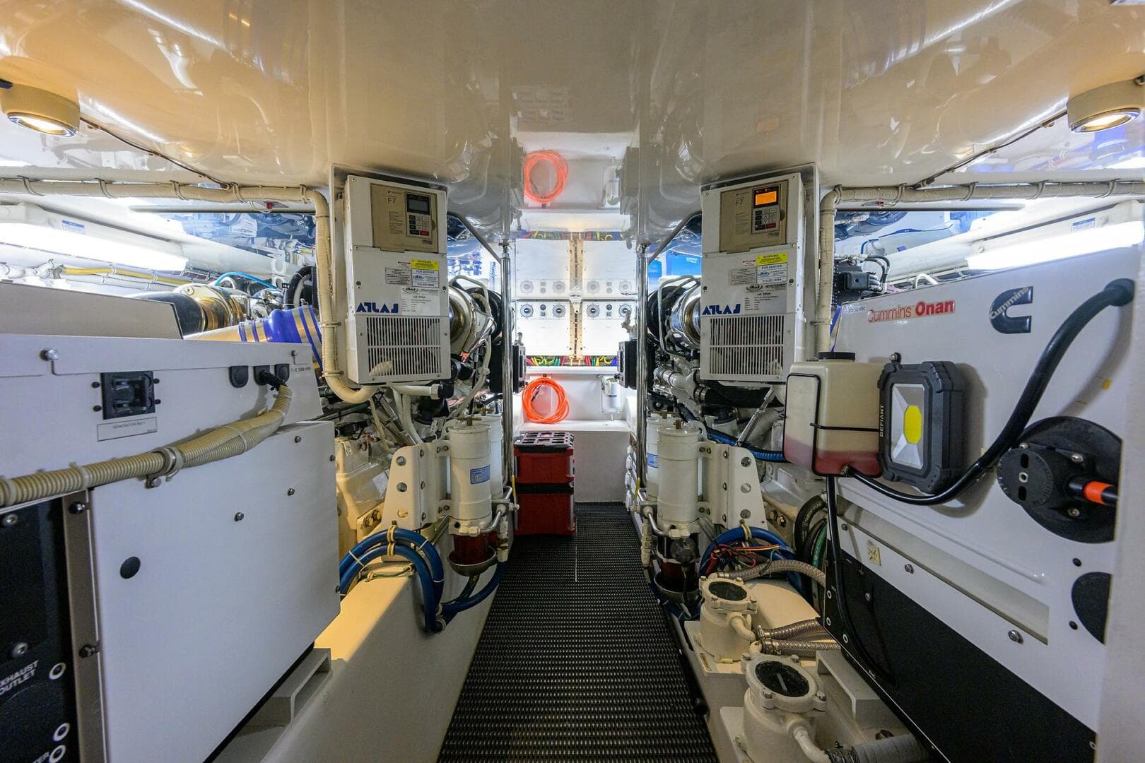 Hatteras 63 Reelin N Dealin - Engine Room