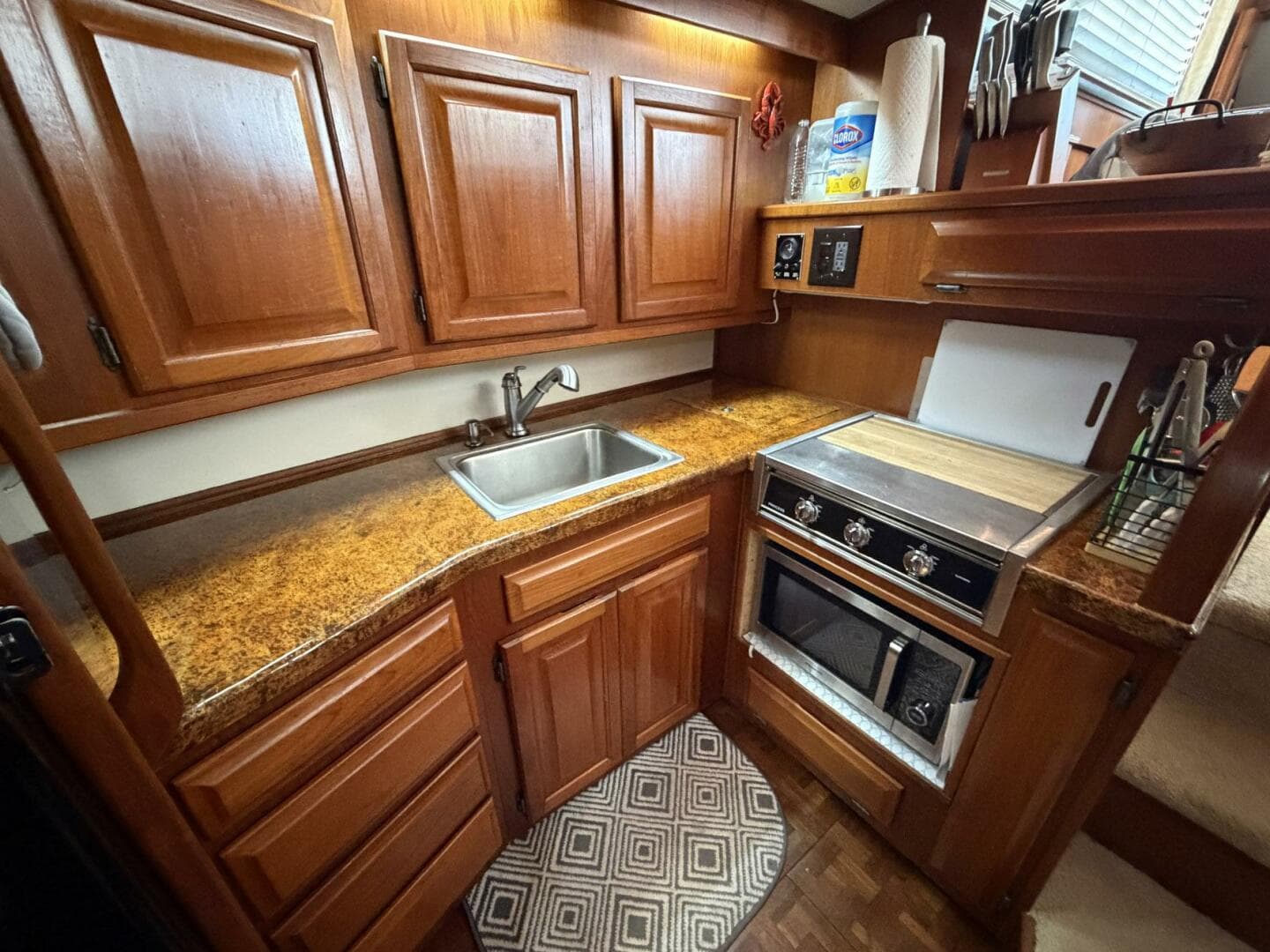 1987 Viking 44 Motor Yacht