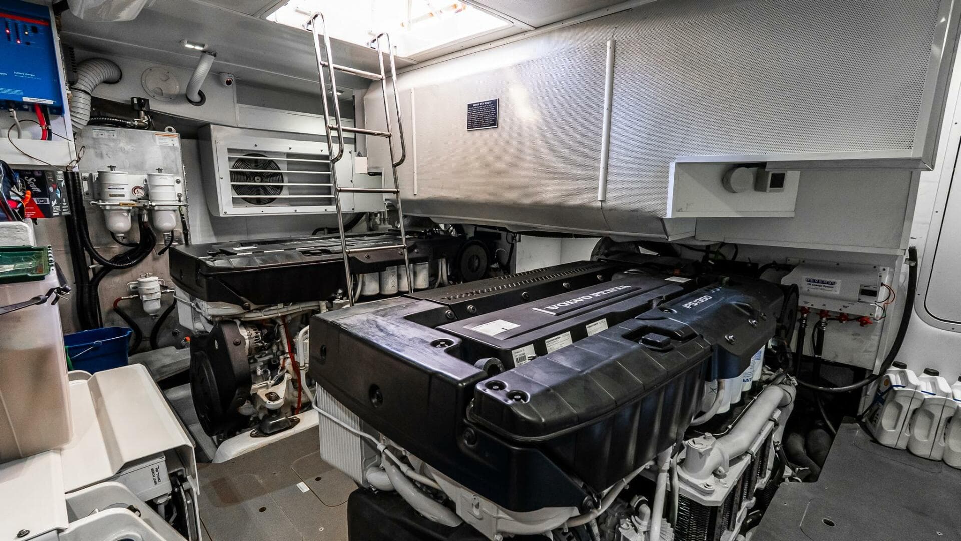 2022 Absolute 64 Navetta