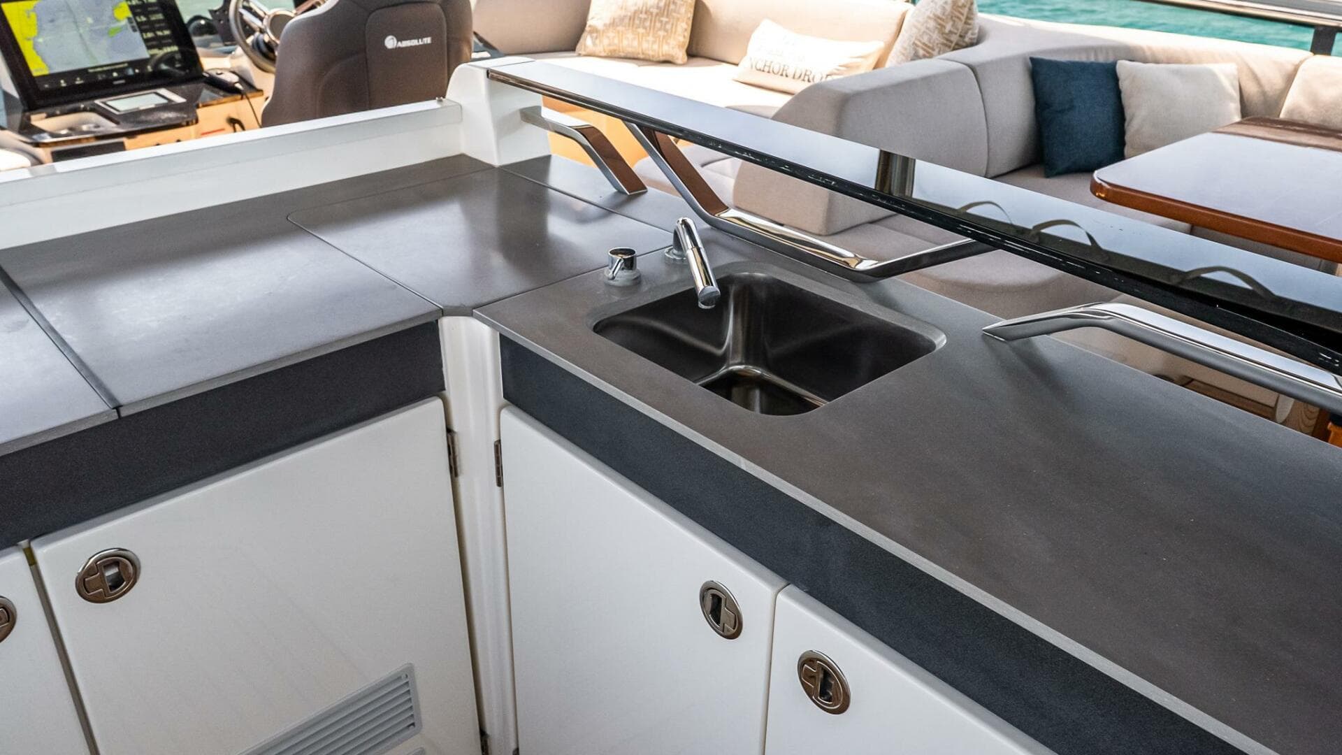 2022 Absolute 64 Navetta