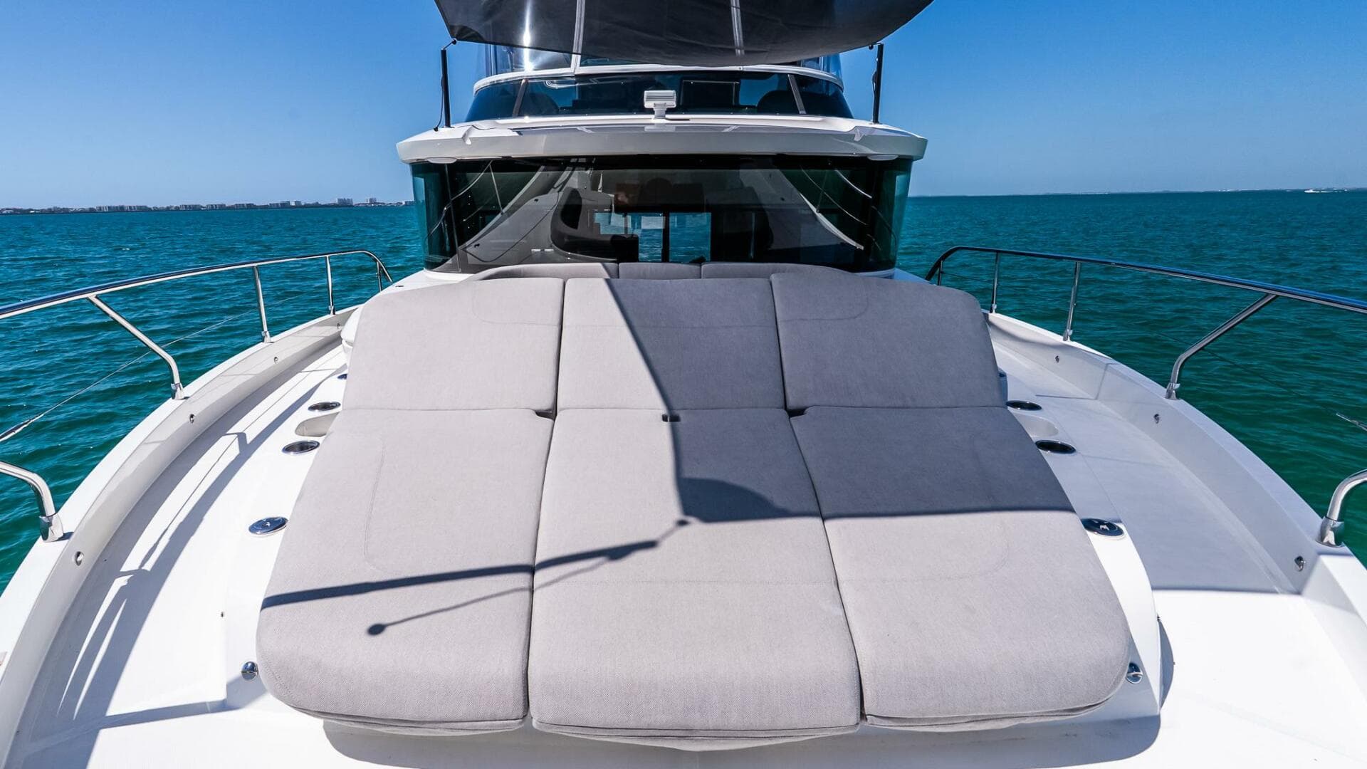 2022 Absolute 64 Navetta