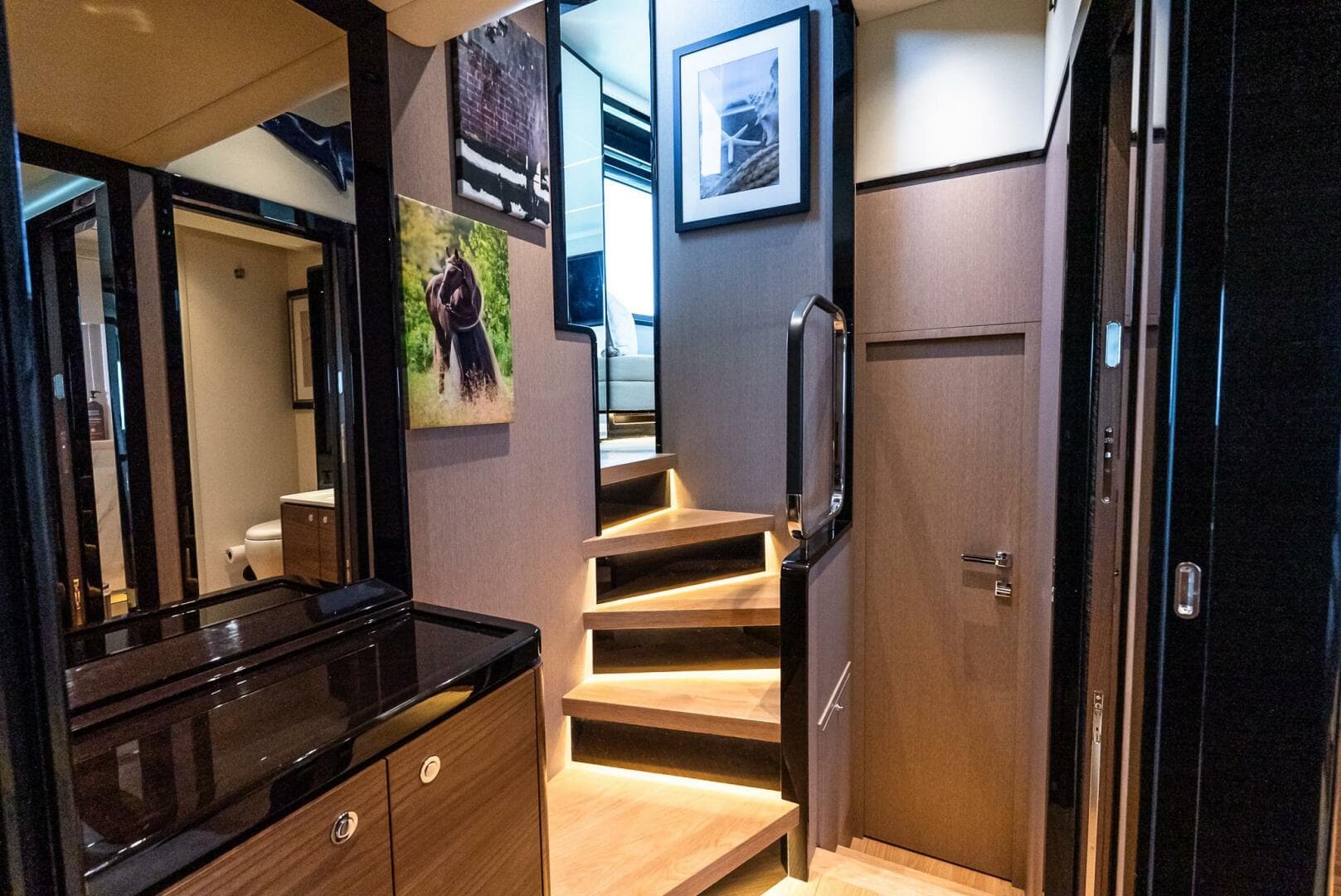 2022 Absolute 64 Navetta