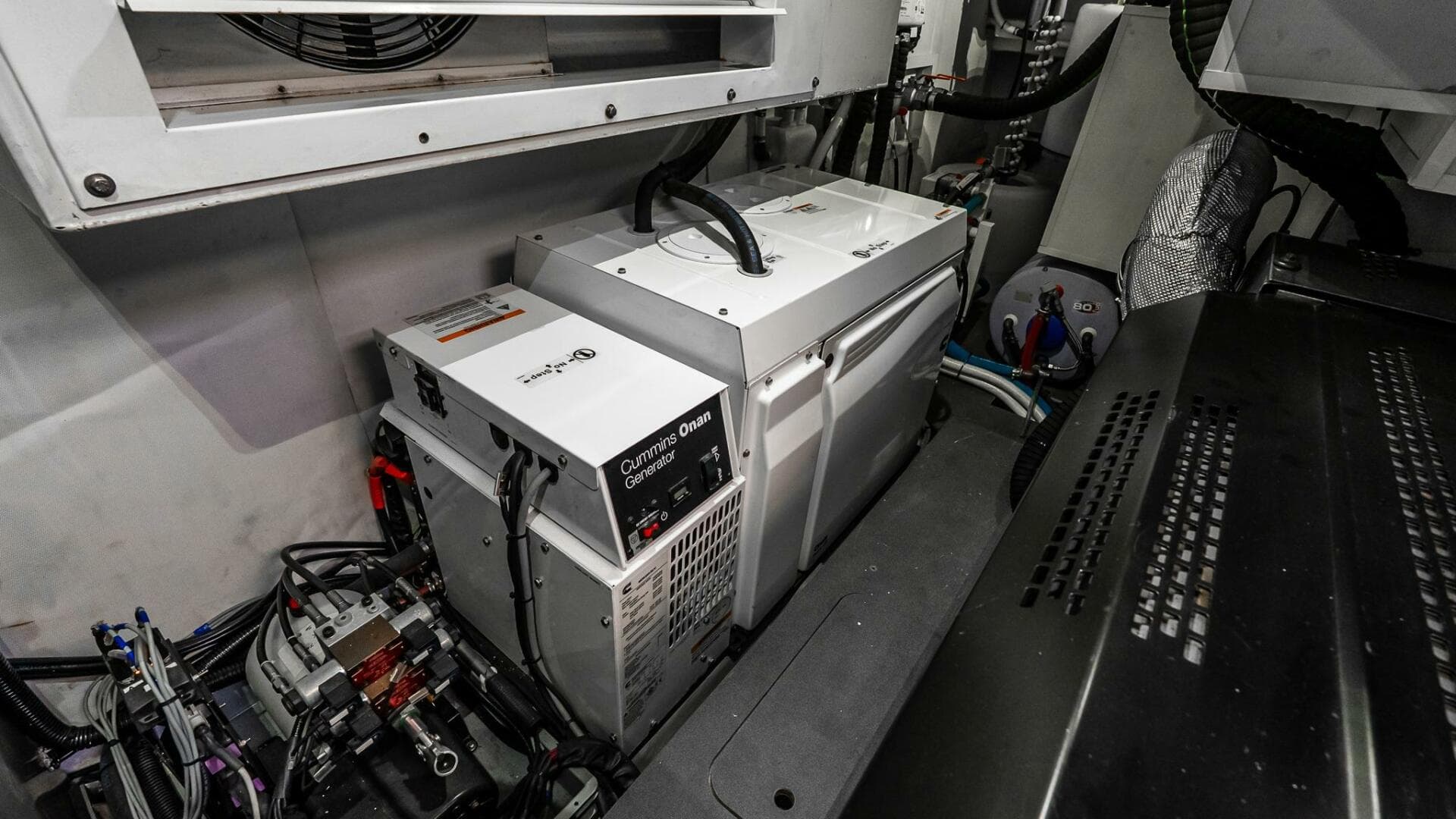 2022 Absolute 64 Navetta