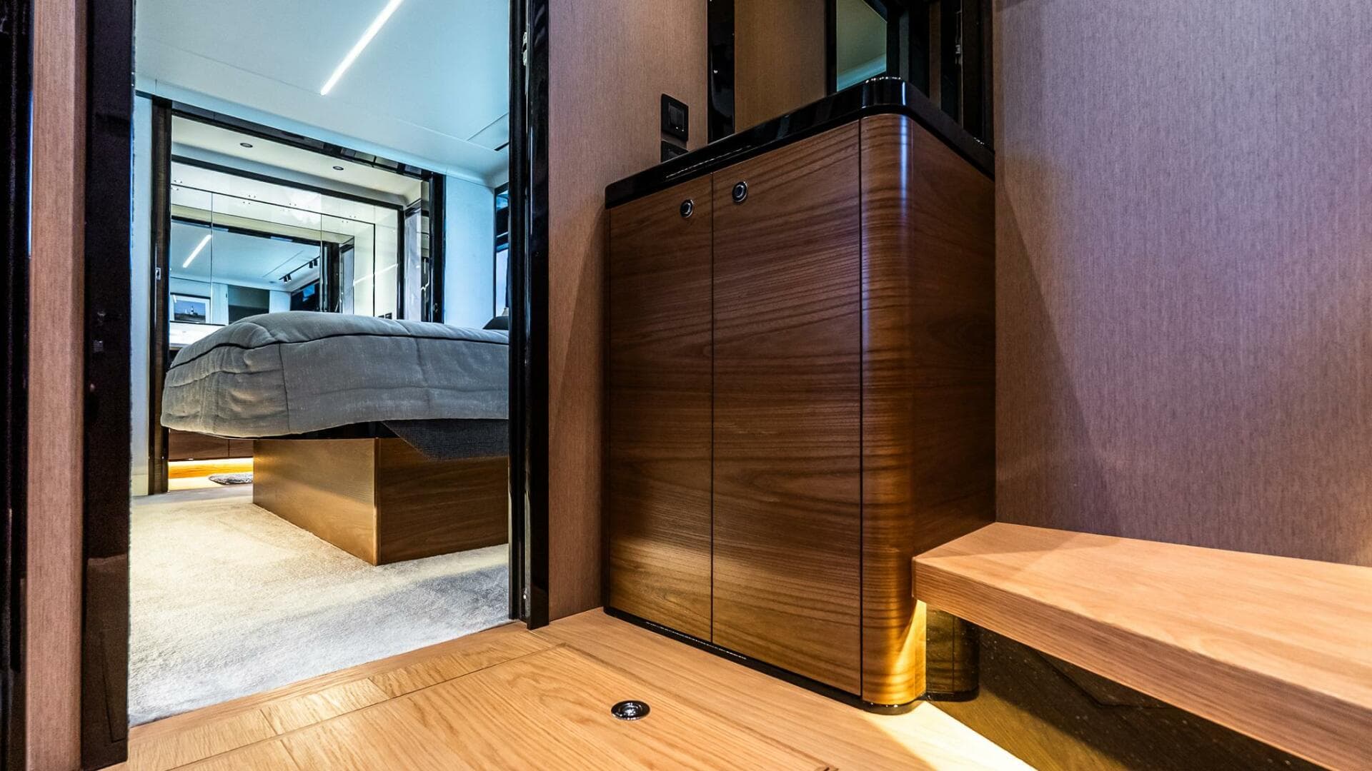 2022 Absolute 64 Navetta