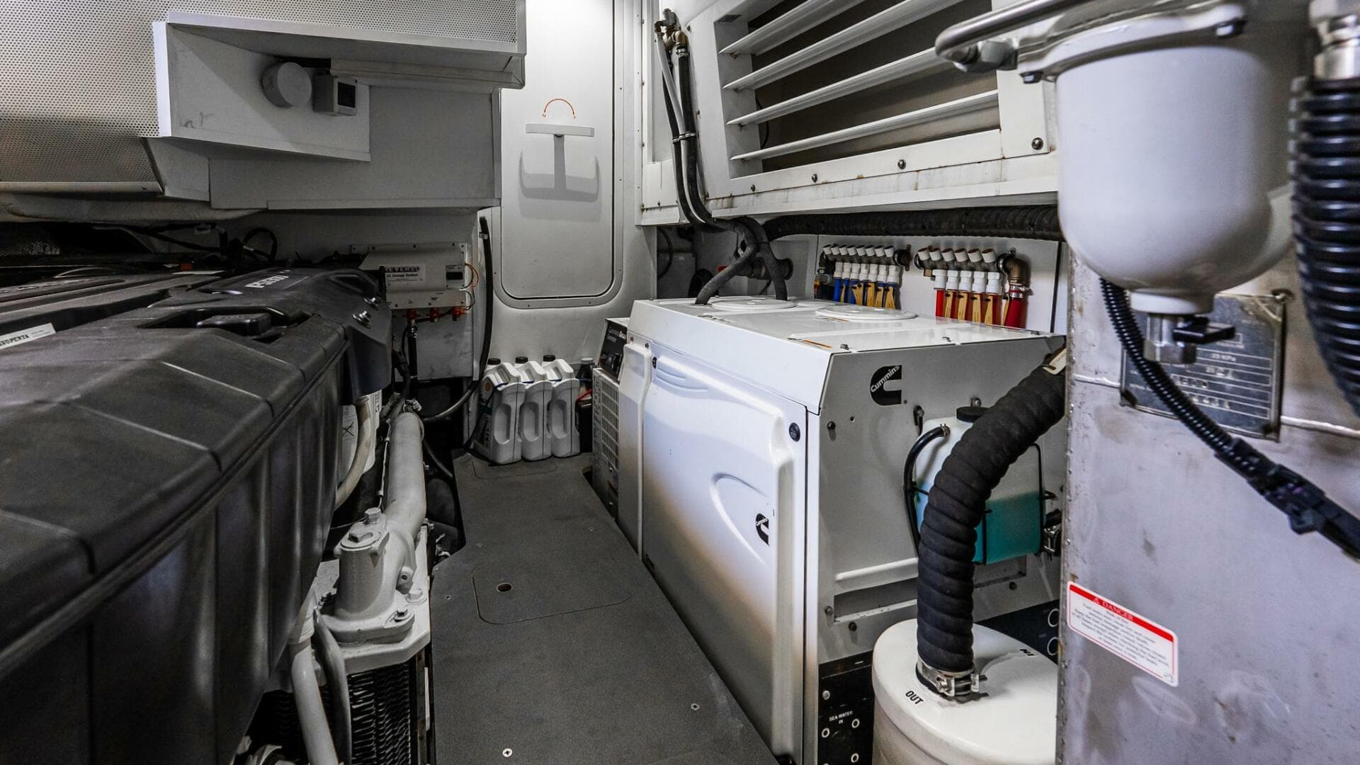 2022 Absolute 64 Navetta