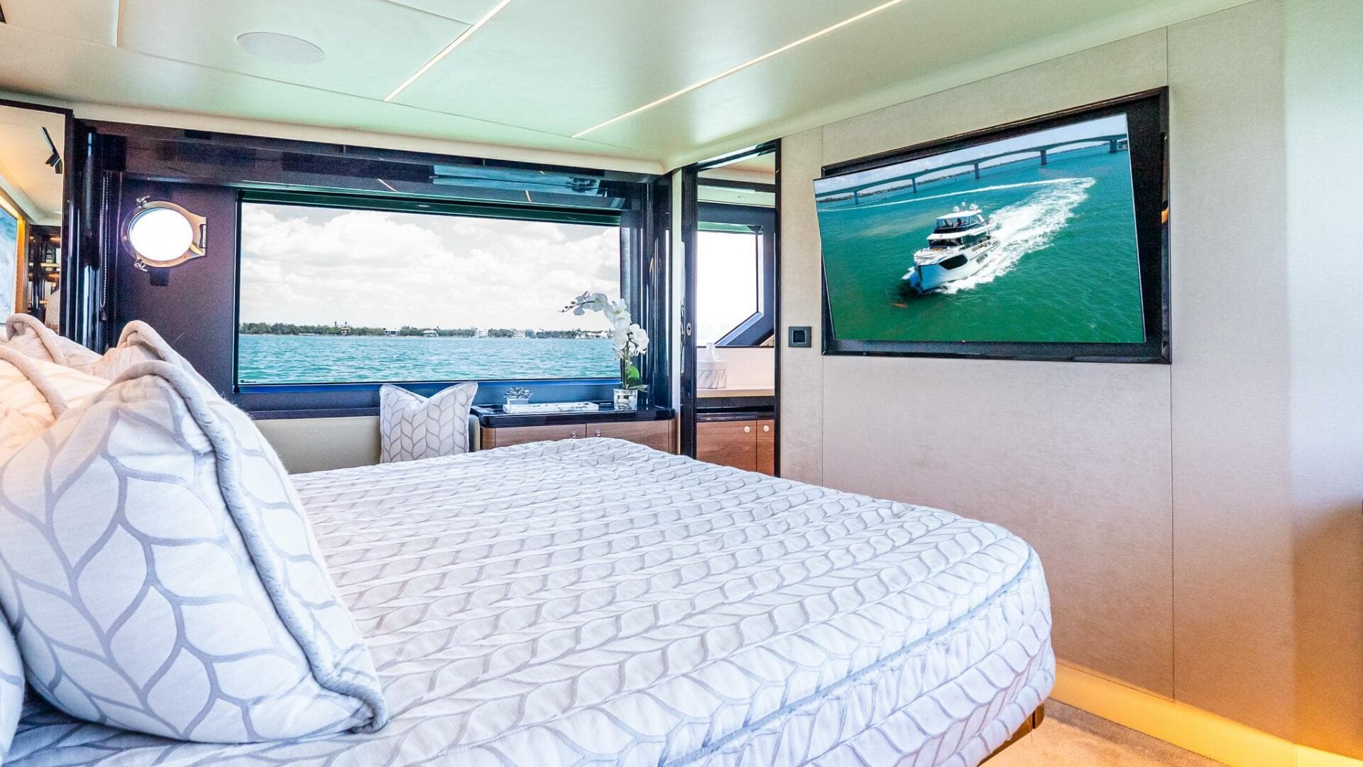 2022 Absolute 64 Navetta