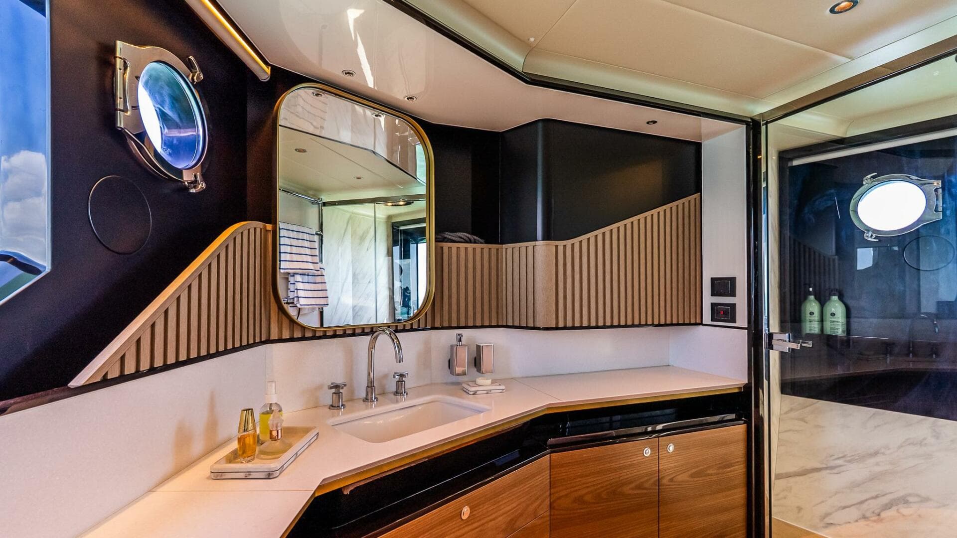 2022 Absolute 64 Navetta