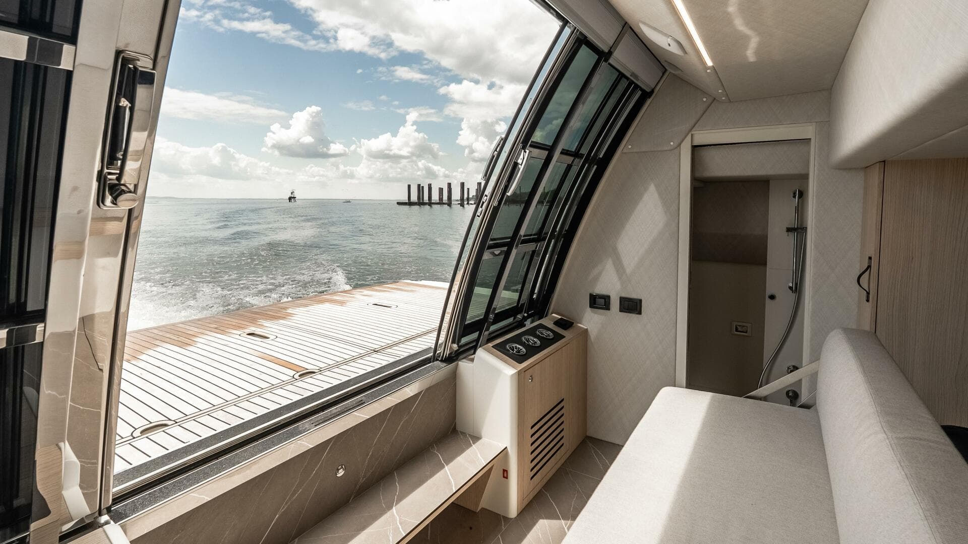 2022 Absolute 64 Navetta