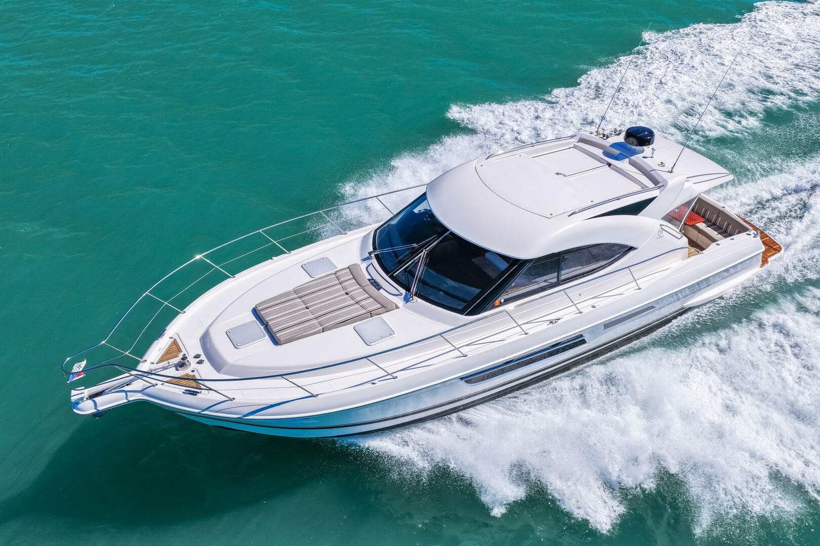 2016 Riviera 5000 Sport Yacht