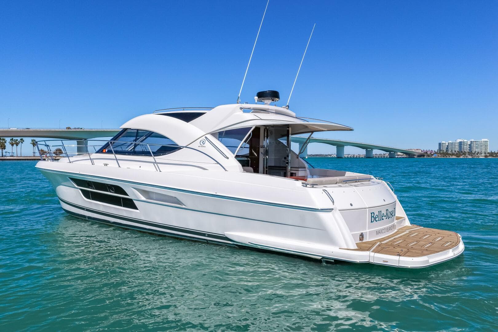 2016 Riviera 5000 Sport Yacht