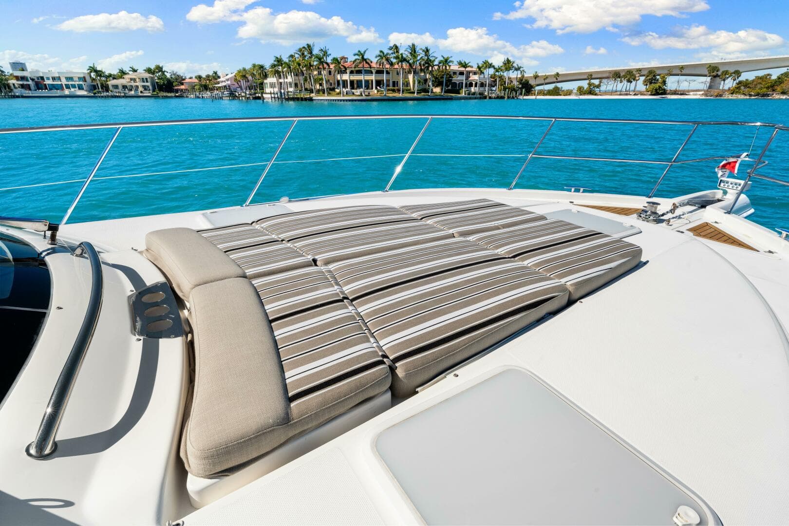 2016 Riviera 5000 Sport Yacht