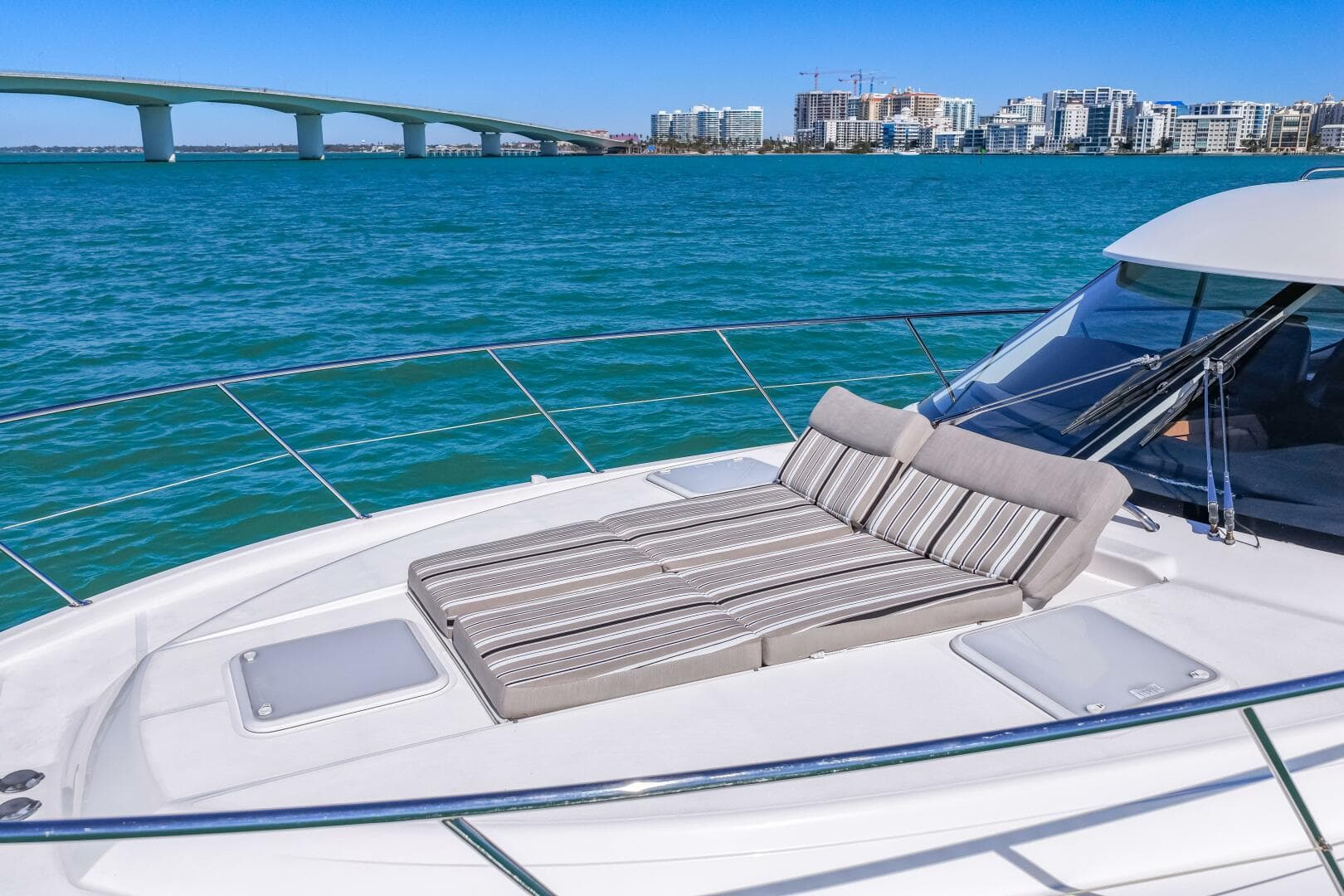 2016 Riviera 5000 Sport Yacht