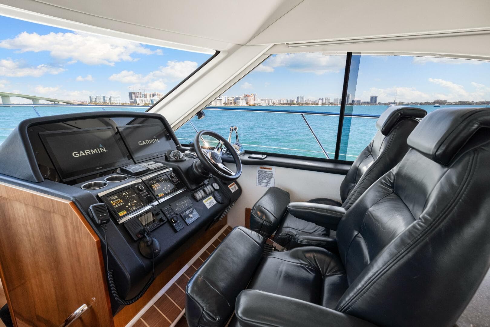 2016 Riviera 5000 Sport Yacht