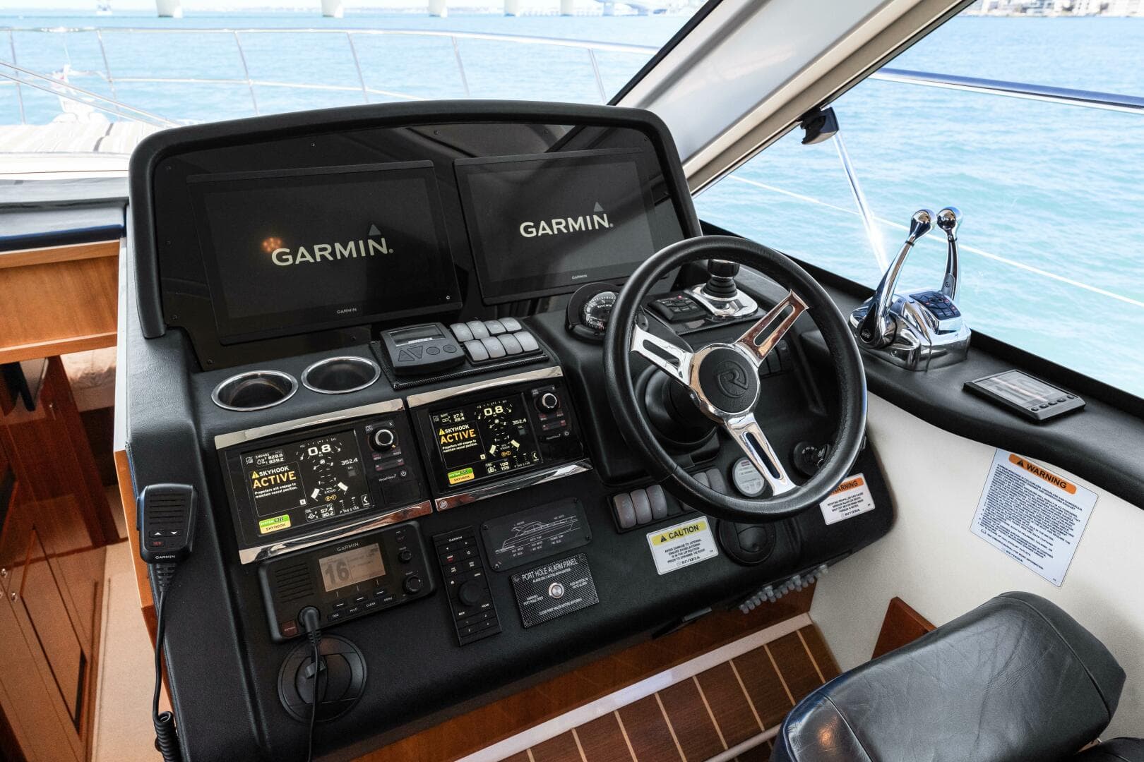 2016 Riviera 5000 Sport Yacht