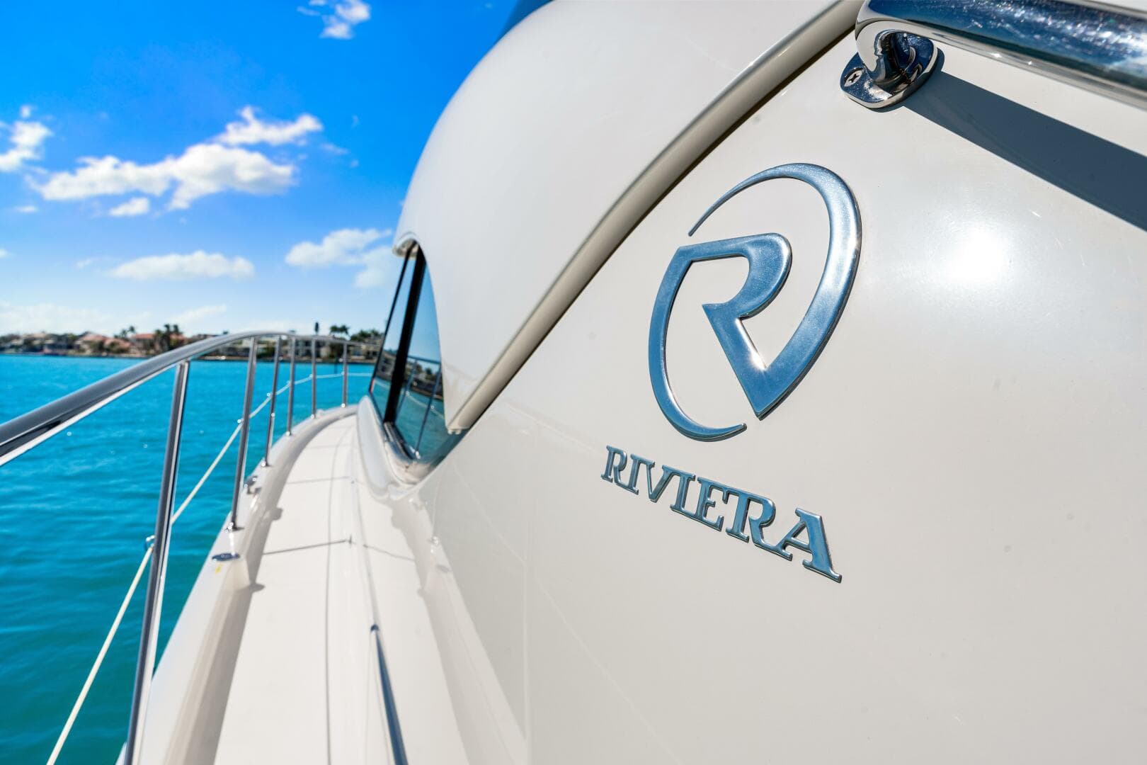 2016 Riviera 5000 Sport Yacht