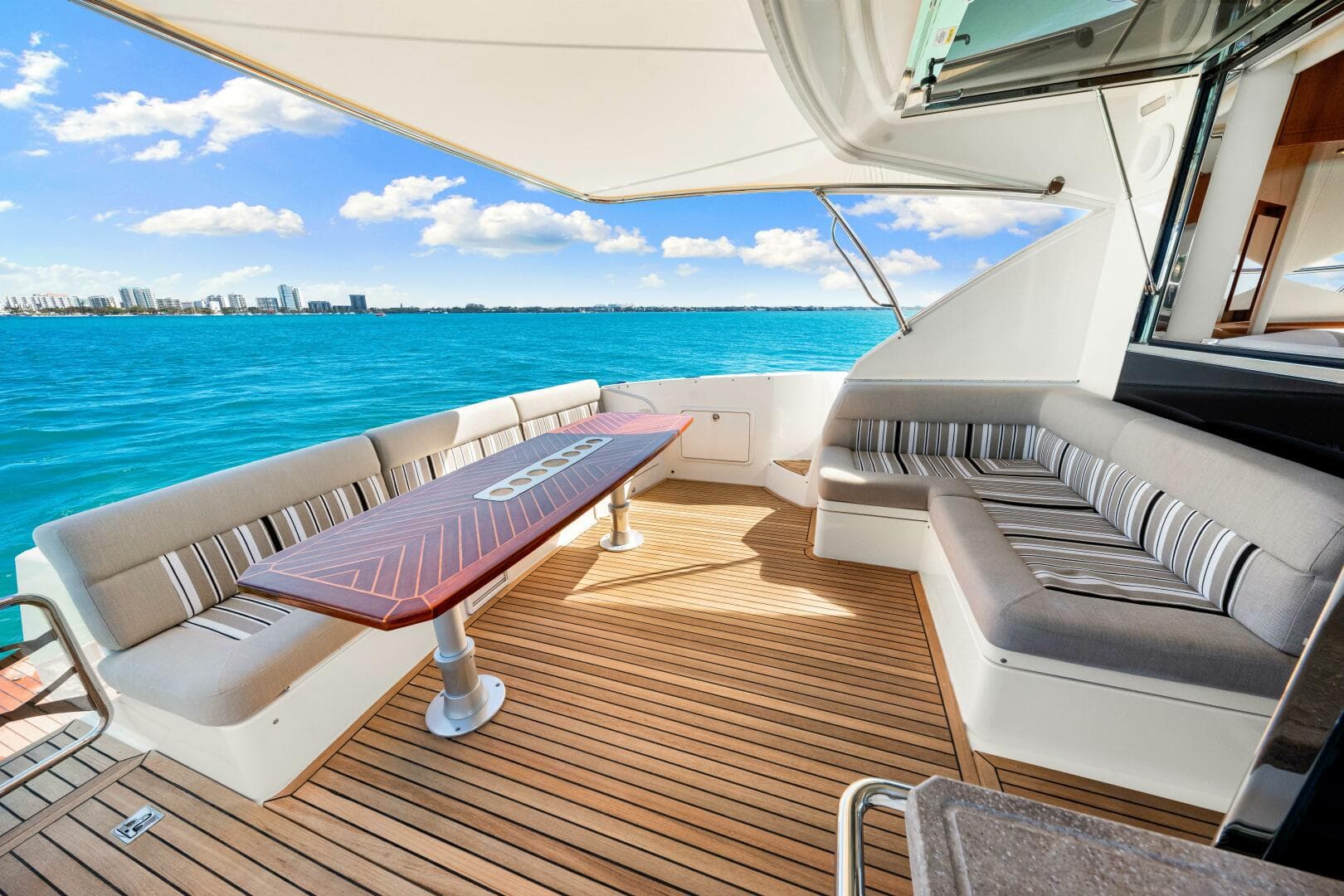 2016 Riviera 5000 Sport Yacht