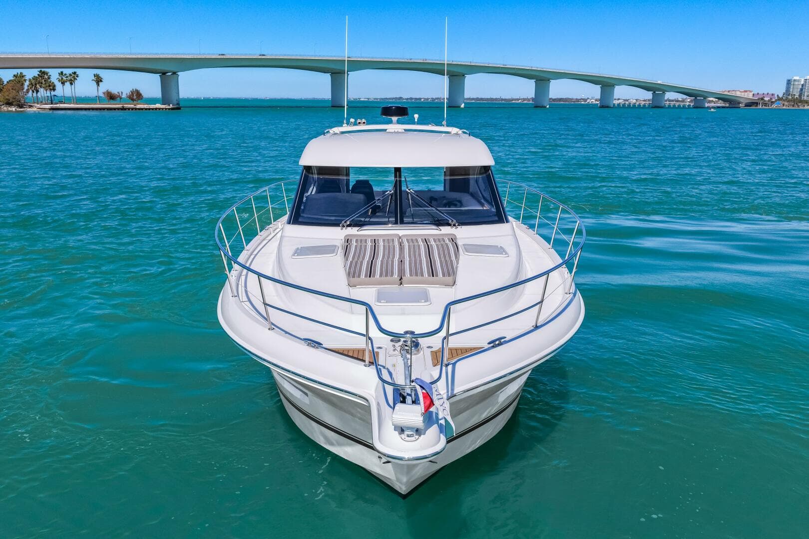 2016 Riviera 5000 Sport Yacht