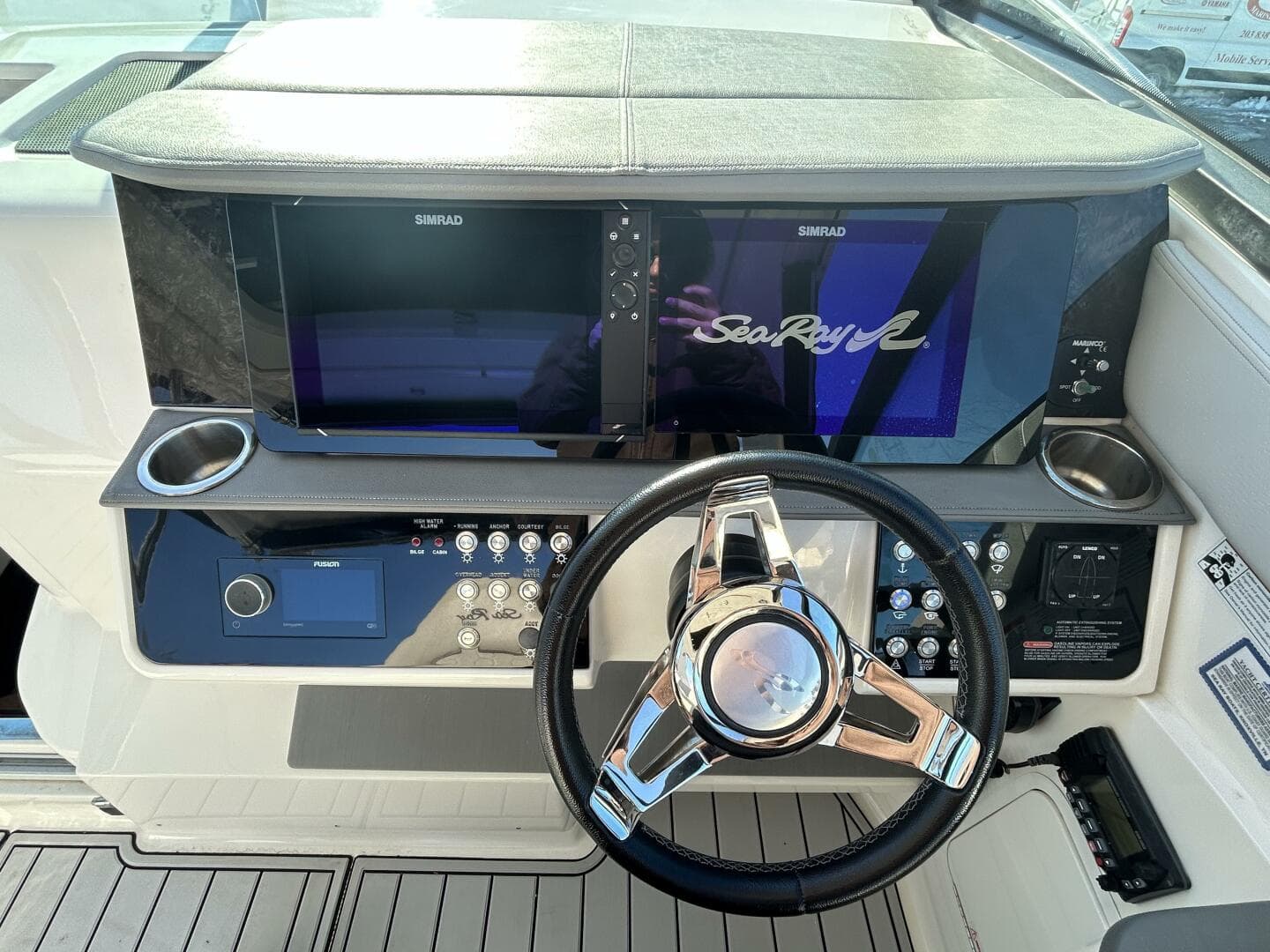 2021 Sea Ray 320 Sundancer