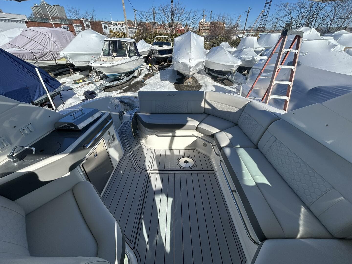 2021 Sea Ray 320 Sundancer