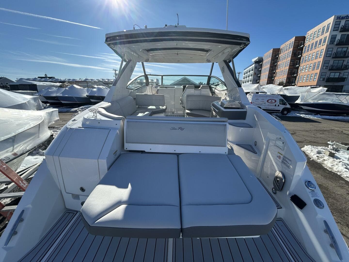 2021 Sea Ray 320 Sundancer