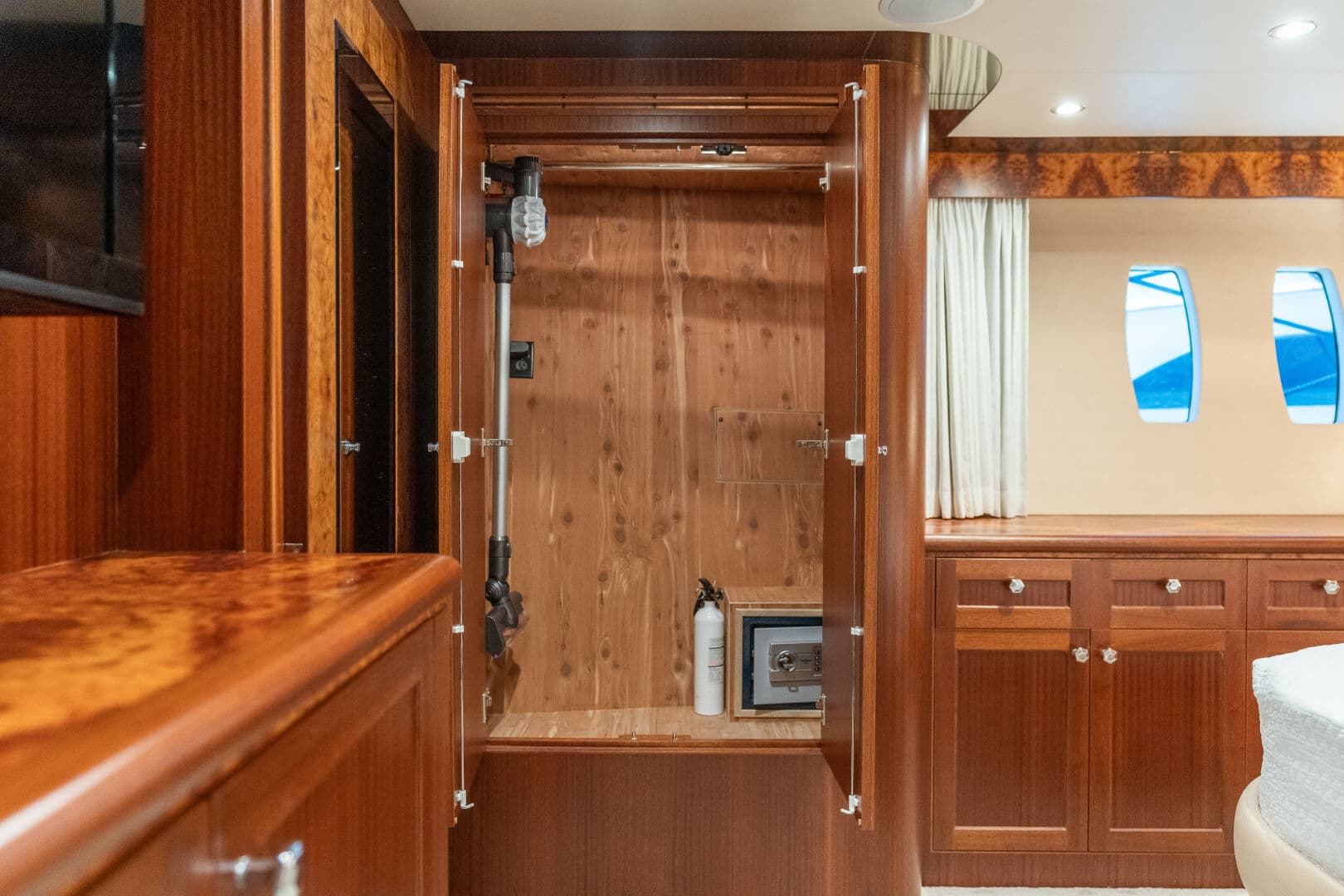 2013 Ocean Alexander 65 PILOTHOUSE