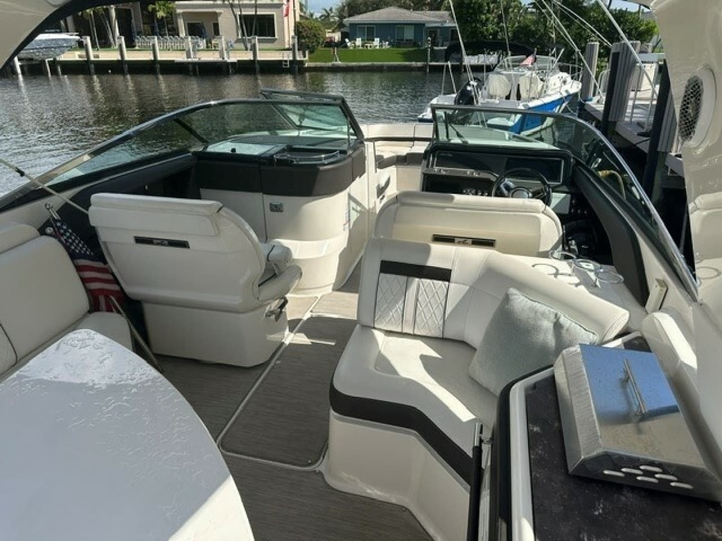 2018 Sea Ray SLX 310 - Sales Therapy