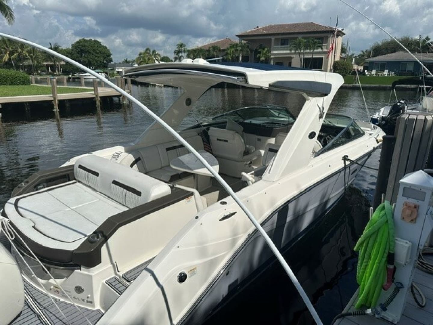 2018 Sea Ray SLX 310 - Sales Therapy