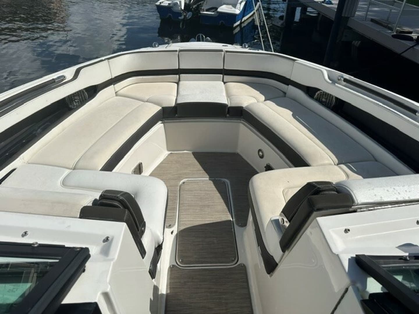 2018 Sea Ray SLX 310 - Sales Therapy