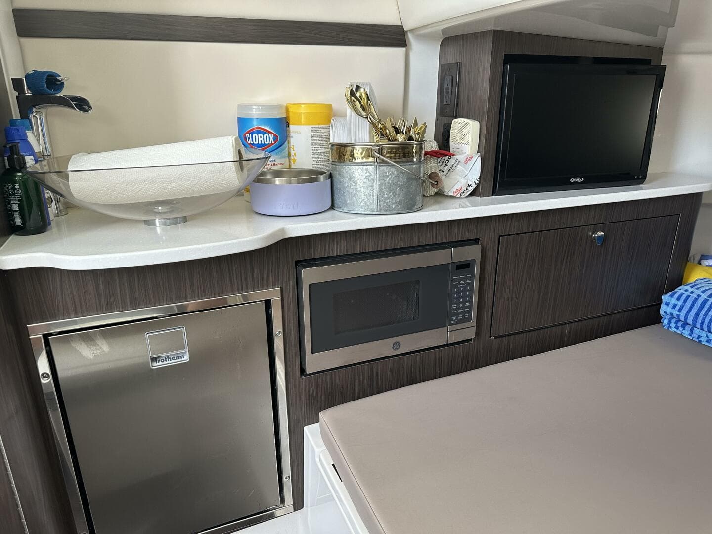 2020 Edgewater 370CC