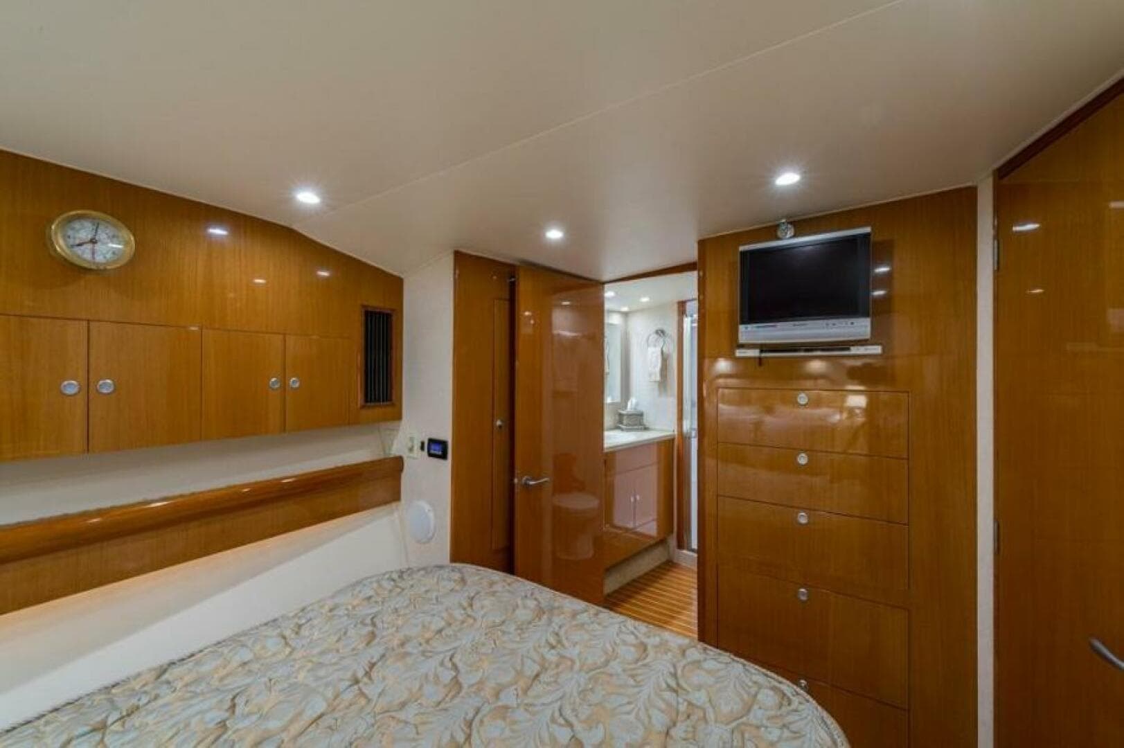 Post 53 - Ros Lyn - VIP Stateroom