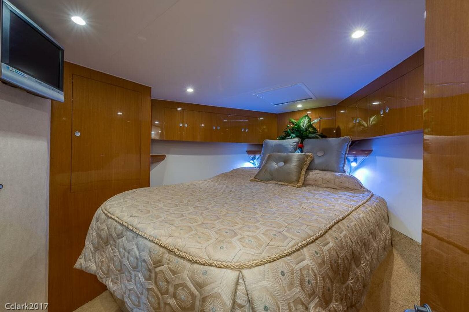 2007 Post 53 Convertible