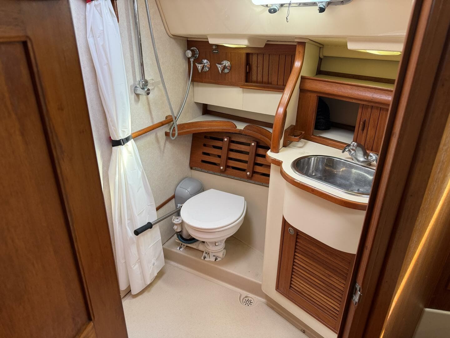 1999 Island Packet 380