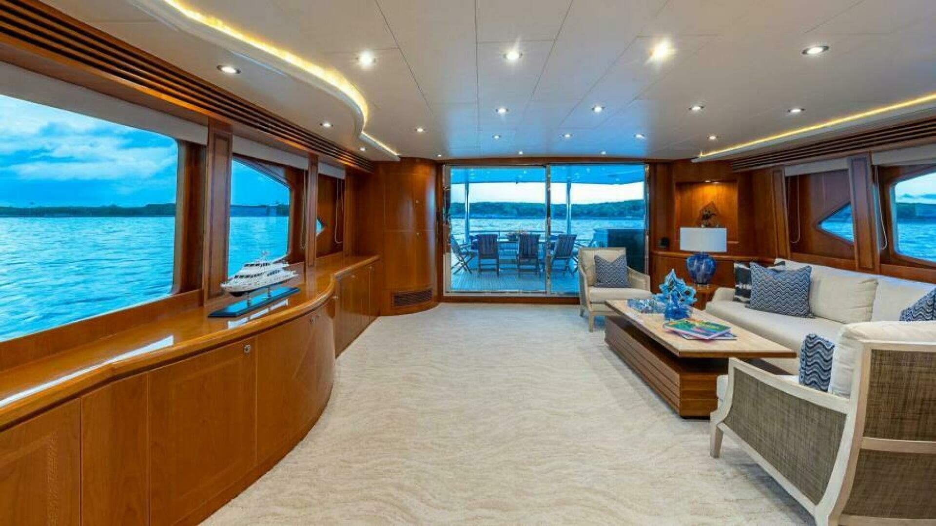 Salon Looking Aft To Stbd Side
