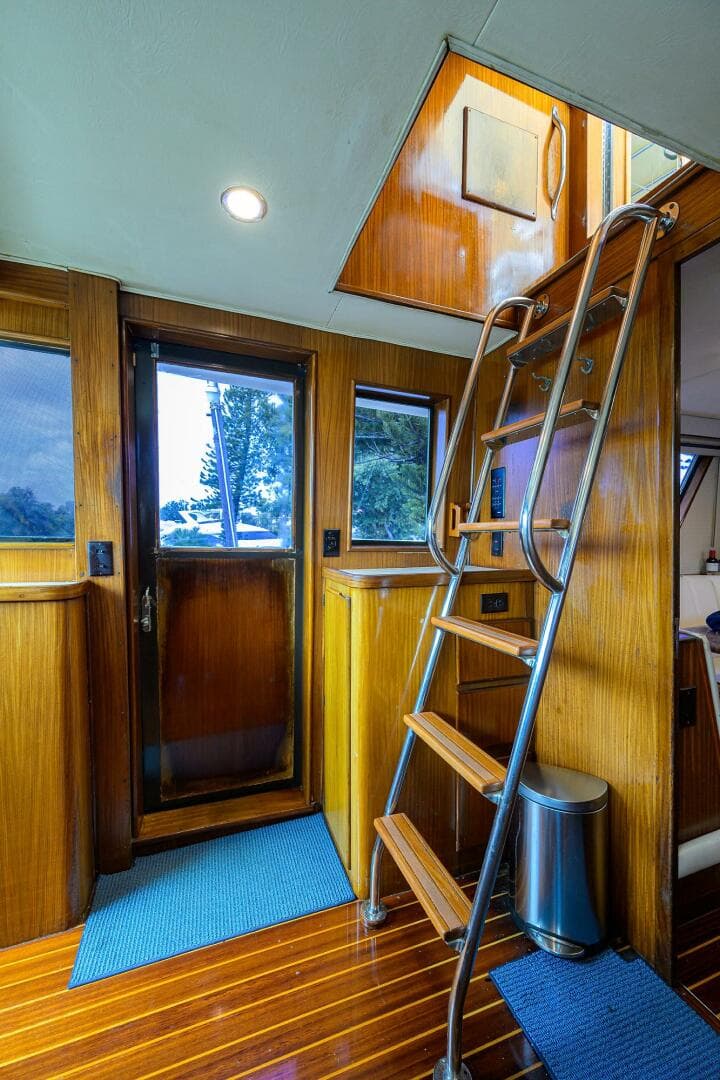 1991 Hatteras 78 Cockpit Motor Yacht