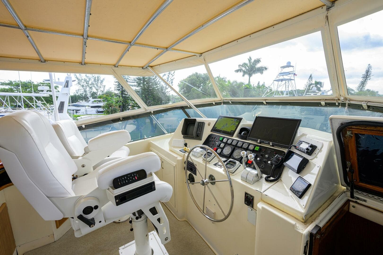 1991 Hatteras 78 Cockpit Motor Yacht