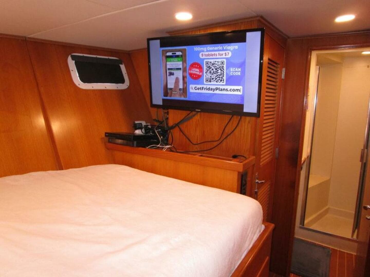 Captain's Cabin 