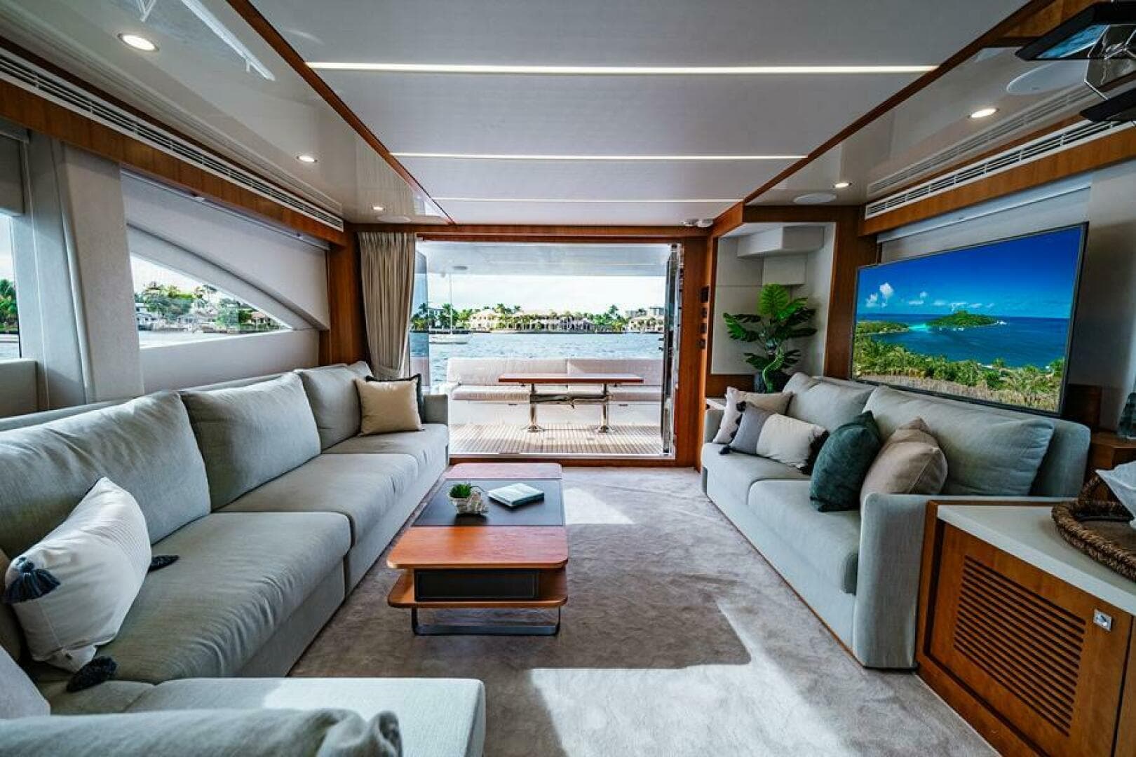Salon Looking Aft  