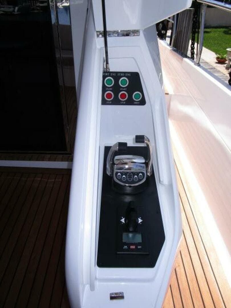 Stbd Side Controls  