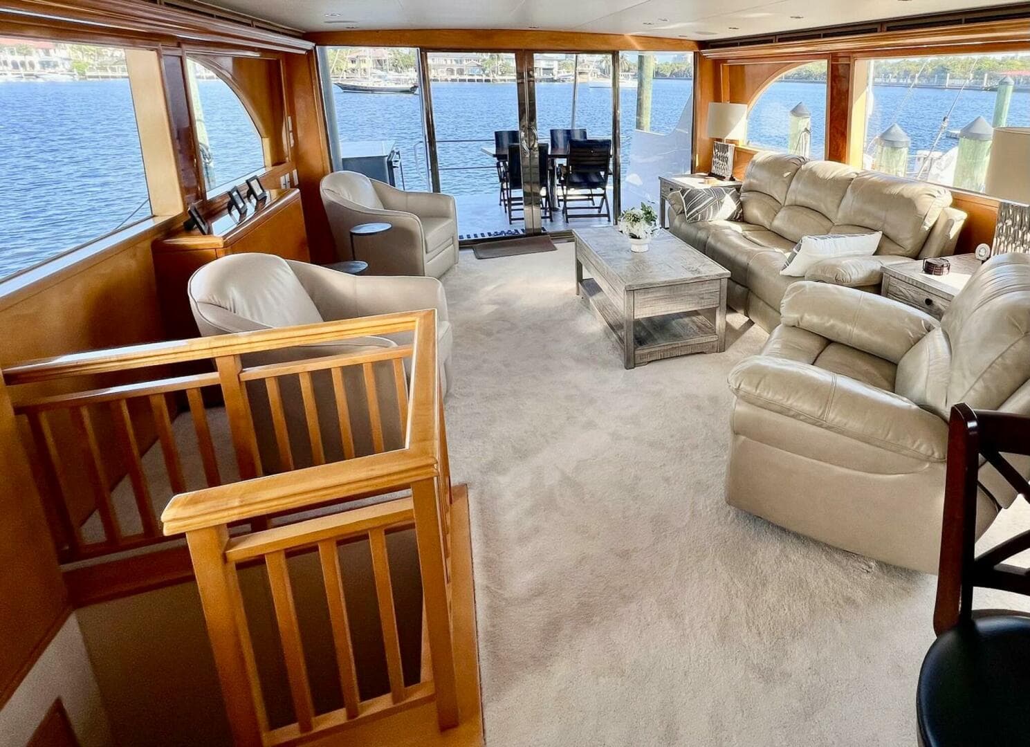 KRISTIN LEE 75’ - Main Deck Salon