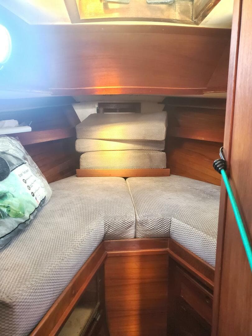 1987 Cape Dory 330