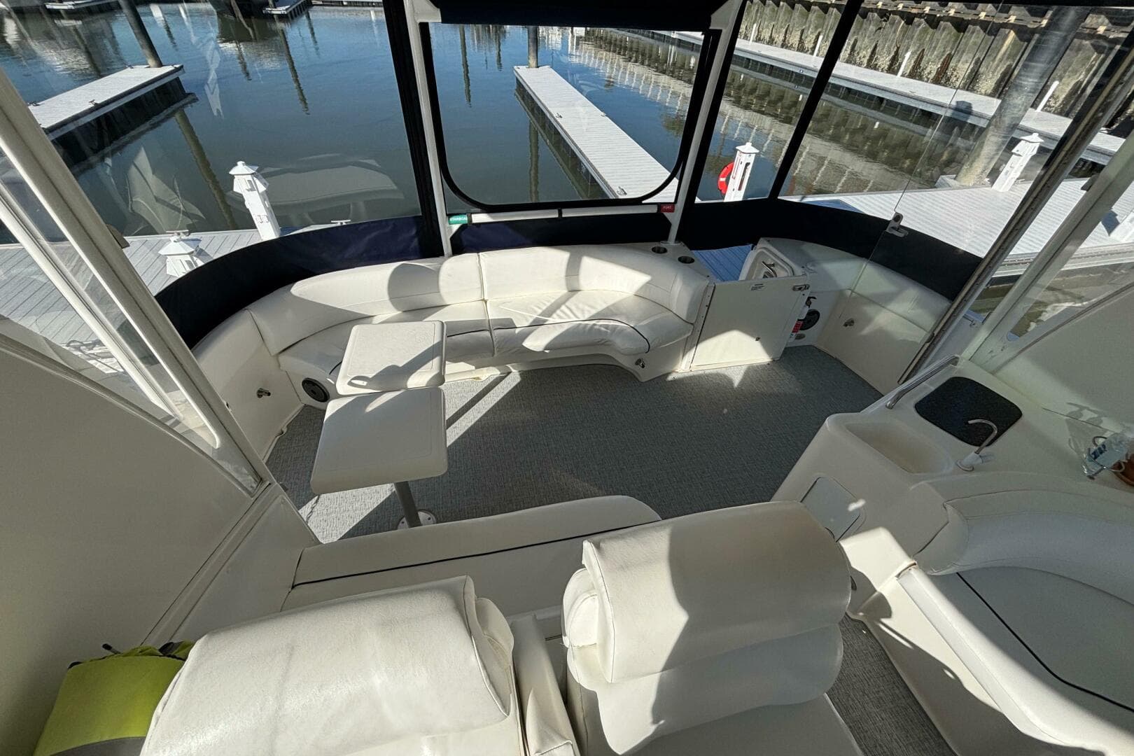 2005 Cruisers Yachts 455 Express Motor Yacht